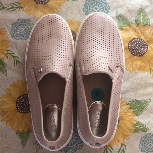 MIchael Kors cream Authentic MK leather slide on’s - Picture 1 of 7